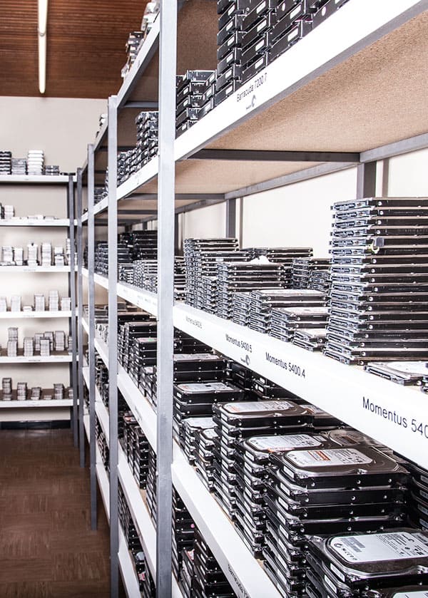 étagère de disques durs